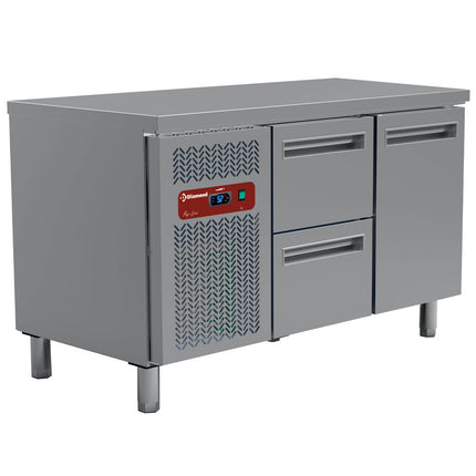 Refrigerating table composed of :