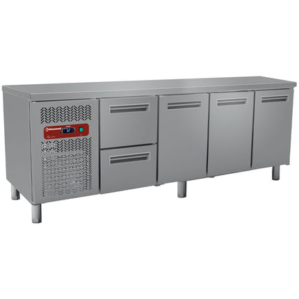 Refrigerating table composed of :