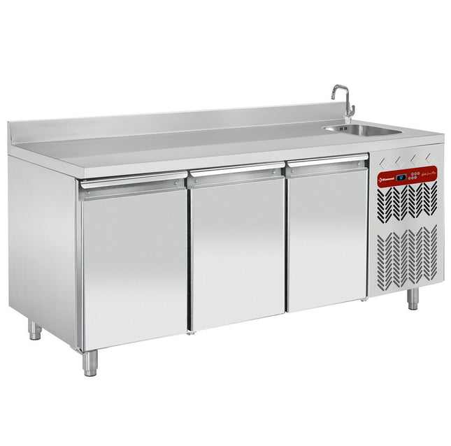 Table réfrigérante "murale" ventilée, ventilée, 3 portes GN 1/1, avec évier