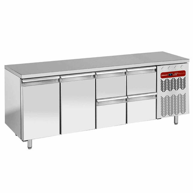 Refrigerating table composed of :