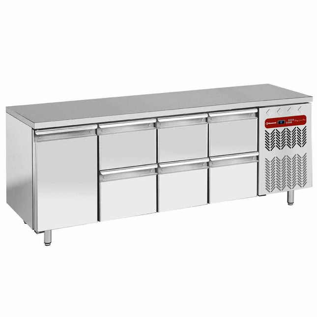 Refrigerating table composed of :
