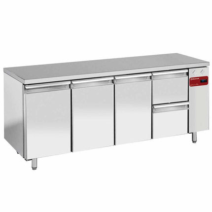 Refrigerating table composed of :