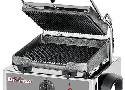 Electric panini grill, ribbed plates