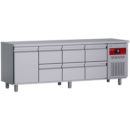 Refrigerating table composed of :