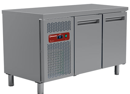 Refrigerating table composed of :