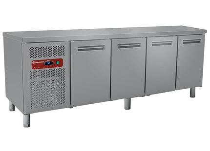Refrigerating table composed of :