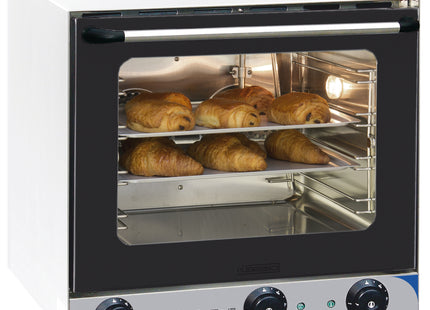 Convection oven with humidity
