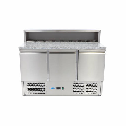 Pizza Prep køleskab - 137cm - 3 døre - Passer til 8 x 1/6 GN - inkl rustfrit stål låg